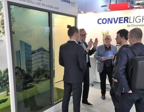 Staff from ChromoGenics discussing with visitors at a exhibition.